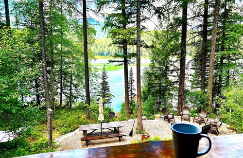 Columbia Falls House | Stunning Lakefront Lodge-12 miles to Glacier. Private dock & game room