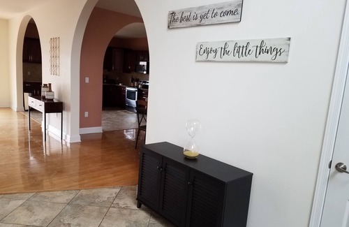 Tobyhanna House | STUNNING LAKEFRONT HOUSE POCONO - SLEEP 11, WIFI, NETFLIX, LAKE ACCESS + BOAT