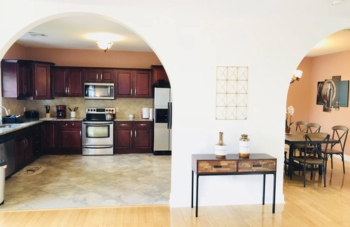 Tobyhanna House | STUNNING LAKEFRONT HOUSE POCONO - SLEEP 11, WIFI, NETFLIX, LAKE ACCESS + BOAT
