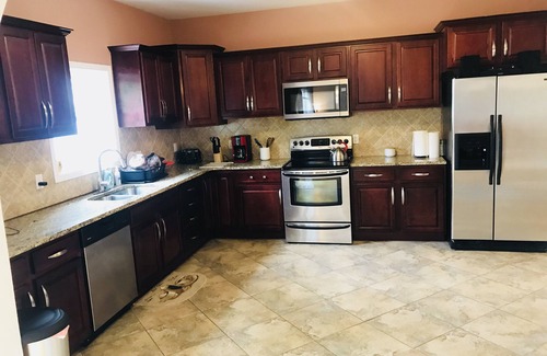 Tobyhanna House | STUNNING LAKEFRONT HOUSE POCONO - SLEEP 11, WIFI, NETFLIX, LAKE ACCESS + BOAT