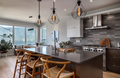 Central Okanagan House | Stunning Lakeside 4 bedroom 2.5 bathroom house located in Lakestone Waterside