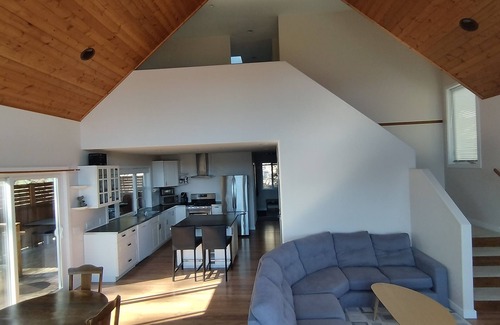 Central Okanagan House | Stunning lakeview chalet in heart of the Okanagan!