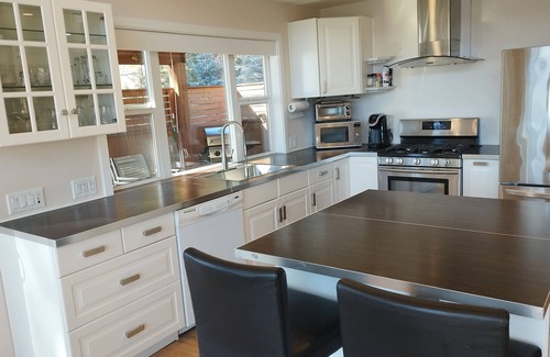 Central Okanagan House | Stunning lakeview chalet in heart of the Okanagan!