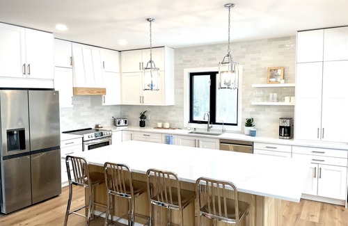 Silver Sands Cottage | Stunning Lakeview Cottage at Lake Ilse * Games Room * 5 mins to Seba - Sleeps 15