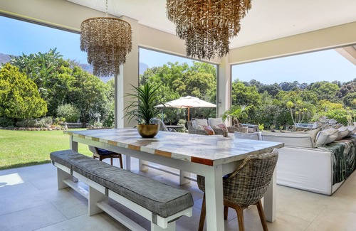 Constantia House | Stunning large home in Upper Constantia