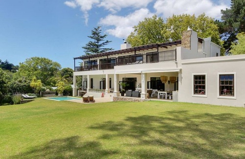 Constantia House | Stunning large home in Upper Constantia