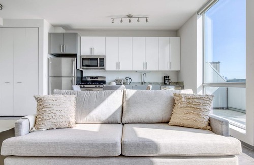 Logan Square Apartment | Stunning Logan Square 2BR w/Roof Deck & Gym, 1 block to L, by Blueground