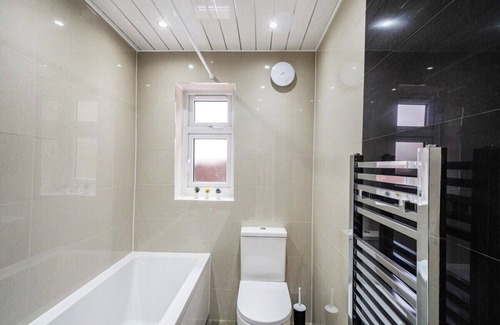 Parsloes House | Stunning London Home - Parking