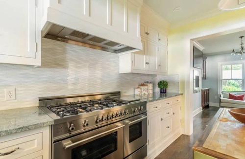 McQueeney House | Stunning Luxury Estate 7 miles to New Braunfels