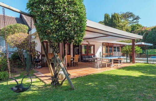 Greater Johannesburg Metropolitan Area House | Stunning Luxury Mansion, Backup Power, Pool, Table Tennis, Superfast Wifi Office