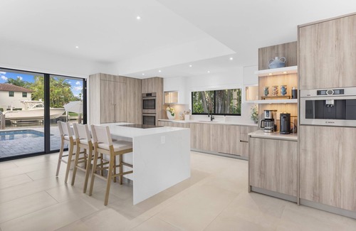 Las Olas Isles House | STUNNING LUXURY HOME WITH MODERN ELEGANCE