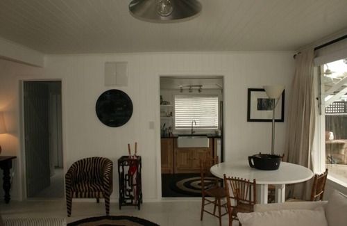 Te Awanga Cottage | Stunning magazine-featured Crabtree Cottage