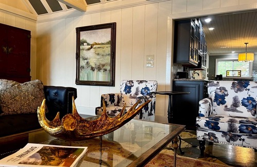 Lake Hamilton House | Stunning Manor on Lake Hamilton