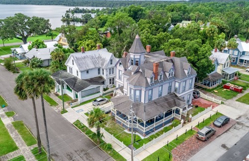 Palatka House | Stunning Mansion! Great for family gatherings. Hundreds of FIVE STAR Reviews.