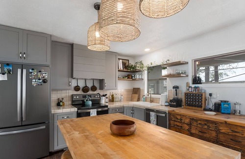 McQueeney House | *Stunning* McQueeney Lakefront, 4 Bedrooms, Huge