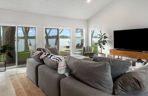 McQueeney House | *Stunning* McQueeney Lakefront, 4 Bedrooms, Huge