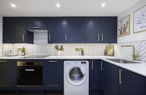 Hove Apartment | Stunning modern space in Hove & free parking.