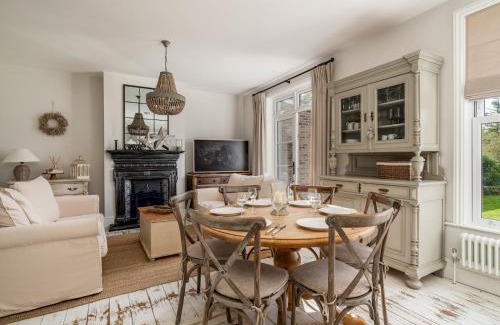 Hunton Bridge House | Stunning Modern Countryside Home PassTheKeys®