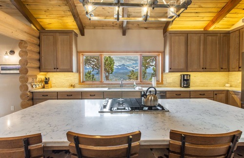 Loghill Village House | Stunning Mountain Home with Spectacular Views - Access to Trails STR2024-063