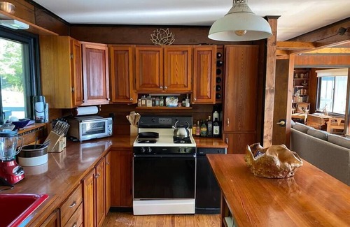 Free Union House | Stunning Mountain-Top Views w Hot Tub & 6 Bedrooms