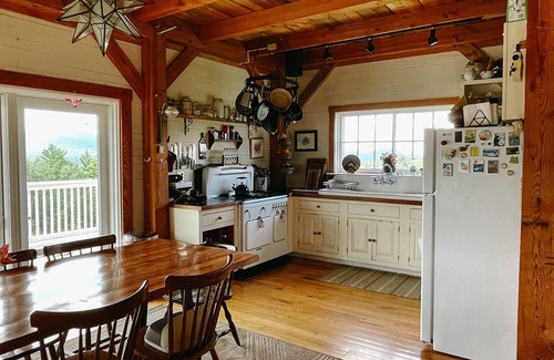Roxbury House | Stunning Mountain View Home