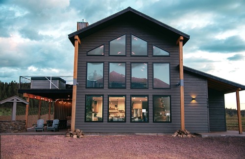 Fort Valley House | Stunning Mountain Views w/Hot Tub, A/C & Heated Floors at Base of Snowbowl