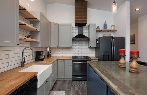 Belgrade Condo | Stunning Mountain View 3 Bedroom Barndominium in Belgrade, MT.
