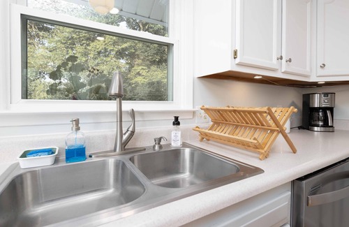 Burnsville Cottage | Stunning Mtn Sunsets! Hot Tub+Fire Pit, Mtn Views, Sauna, Grill, Close to AVL!