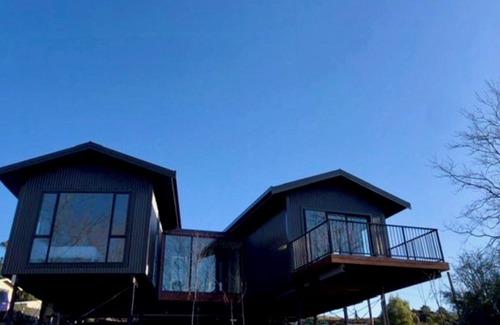 Richmond Cottage | Stunning new architectural tree-house in Richmond, Nelson