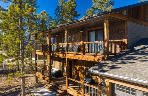 Deadwood Cabin | Stunning New Cabin in Powder House Pass with Hot Tub & Theater Room