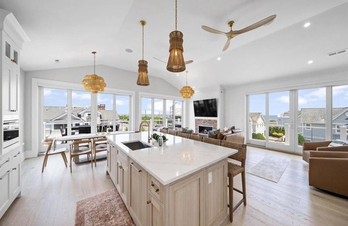 Stone Harbor House | STUNNING NEW CONSTRUCTION 6 BEDRMS, 6.5 BATHS, SLEEPS 16 STEPS TO BEACH