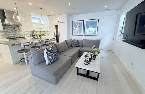 Balboa Island House | Stunning New Home on Balboa Island, Newport Beach, Monthly Rental