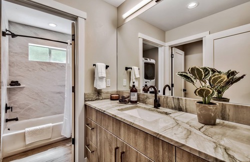 Y Area House | Stunning Newly Built Home Sleeps 10