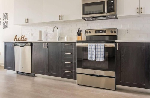 Downtown Louisville Apartment | Stunning Nulu 1BR CozySuites 04