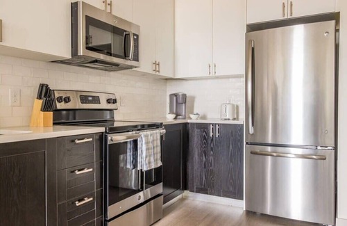 Downtown Louisville Apartment | Stunning Nulu 1BR CozySuites 04