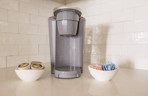 Downtown Louisville Apartment | Stunning Nulu 1BR CozySuites 04