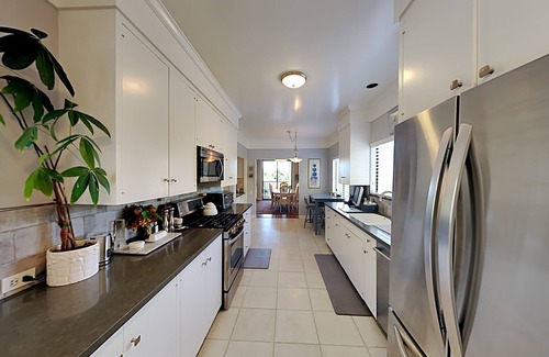 Toro Canyon House | Stunning Ocean & Mountain Views in Tranquil Setting