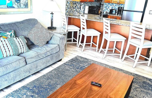 Brush - Stewarts Apartment | Stunning Ocean Sunrise Escape. One Bedroom with full kitchen and free parking