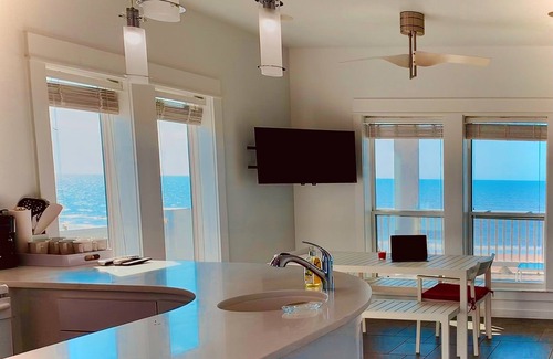 Crystal Beach House | 🌊STUNNING OCEAN VIEWS 🎣 ON the WATER 🏝️NO NEIGHBORS ☀️PETS OK 🐾