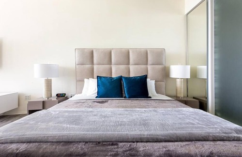 City Center Apartment | STUNNING OCEAN VIEW W SOUTH BEACH!