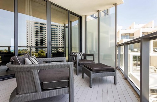 City Center Apartment | STUNNING OCEAN VIEW W SOUTH BEACH!