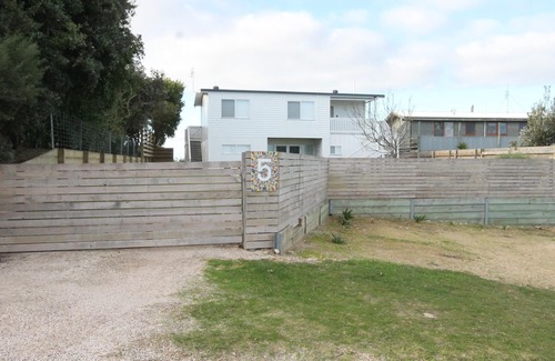 Waterhouse House | Stunning ocean views! FREE WIFI!
