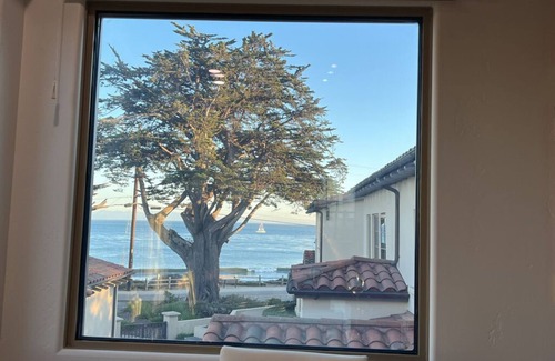 Opal Cliffs House | Stunning Oceanfront Townhouse Sleeps 8+