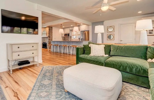 Okoboji House | Stunning Okoboji Lakefront Homes with Breathtaking Views & Modern Comforts