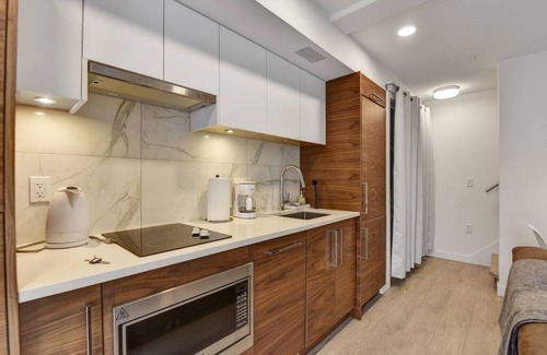 Lower Lonsdale Apartment | Stunning One Bedroom Lonsdale Quay Eco-Suite