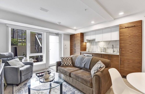 Lower Lonsdale Apartment | Stunning One Bedroom Lonsdale Quay Eco-Suite