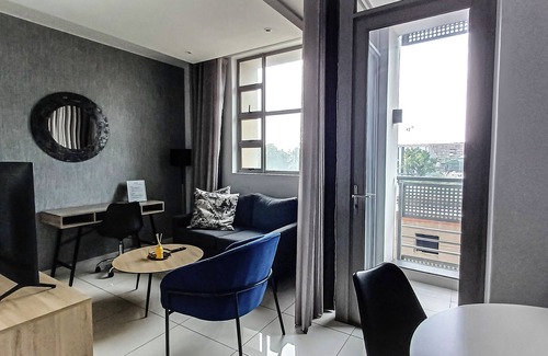 Greater Johannesburg Metropolitan Area Apartment | Stunning One Bedroom In Rosebank