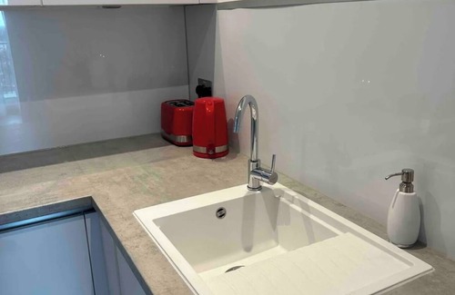Norwood Green Apartment | Stunning one-bedroom apartment near Heathrow Airport