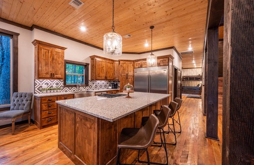 Broken Bow Cabin | Stunning oversized porch overlooking Pine Lake. Jacuzzi hot tub, outdoor see through fireplace!