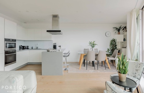 Queenstown Apartment | Stunning penthouse apartment with breathtaking views located in Battersea.